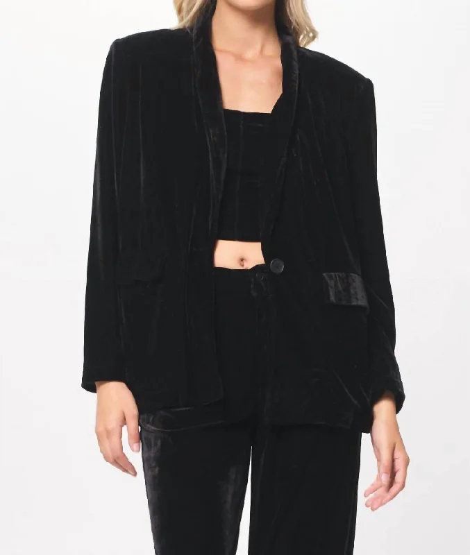 Oversized Velvet Blazer In Black